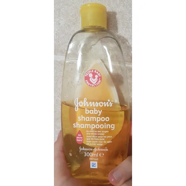 Johnson's baby shampoo shampooing