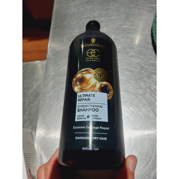 Schwarzkopf Schwarzkopf Extra Care Ultimate Repair Strengthening Shampoo